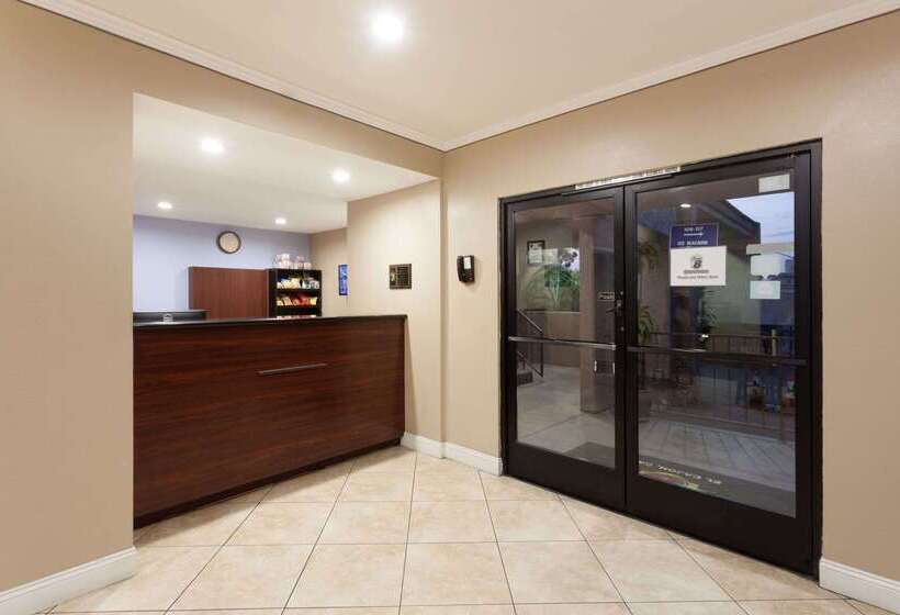 فندق Super 8 By Wyndham El Cajon San Diego