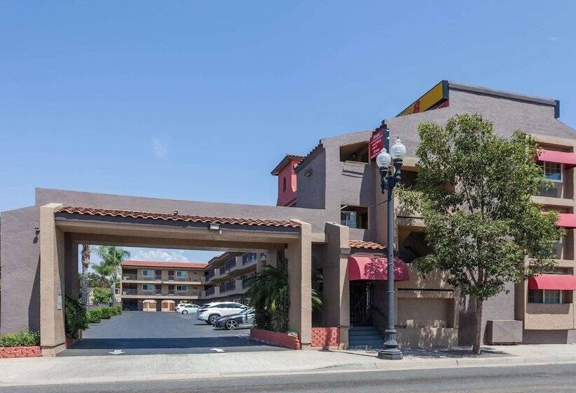 فندق Super 8 By Wyndham El Cajon San Diego