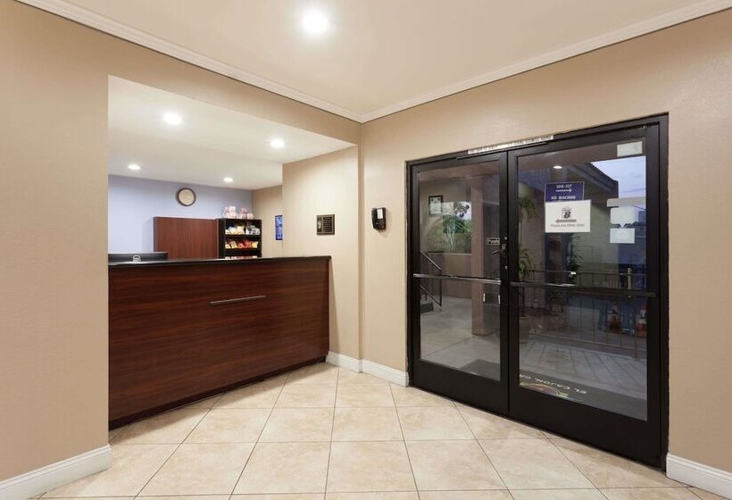 فندق Super 8 By Wyndham El Cajon San Diego