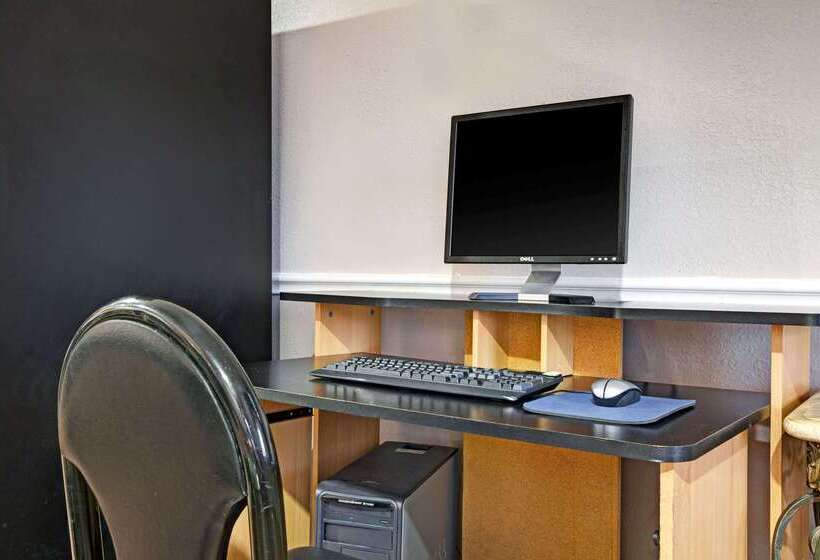 호텔 Super 8 By Wyndham Galveston