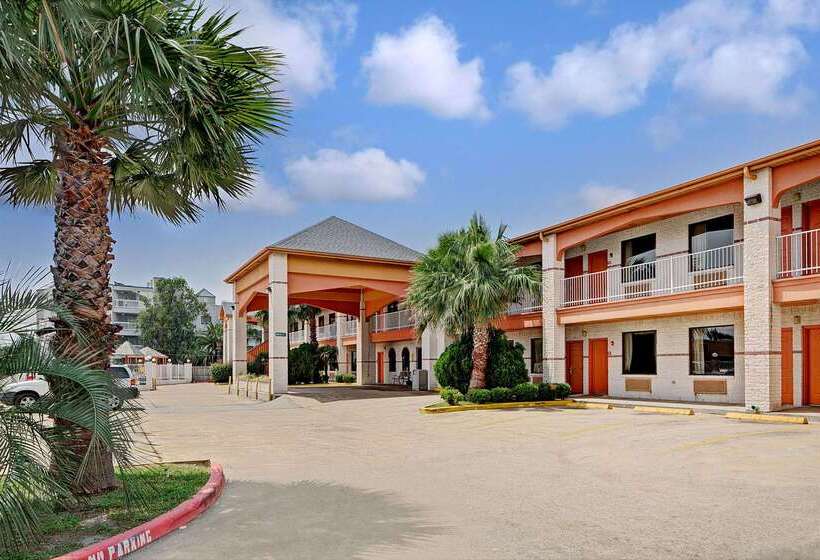 هتل Super 8 By Wyndham Galveston