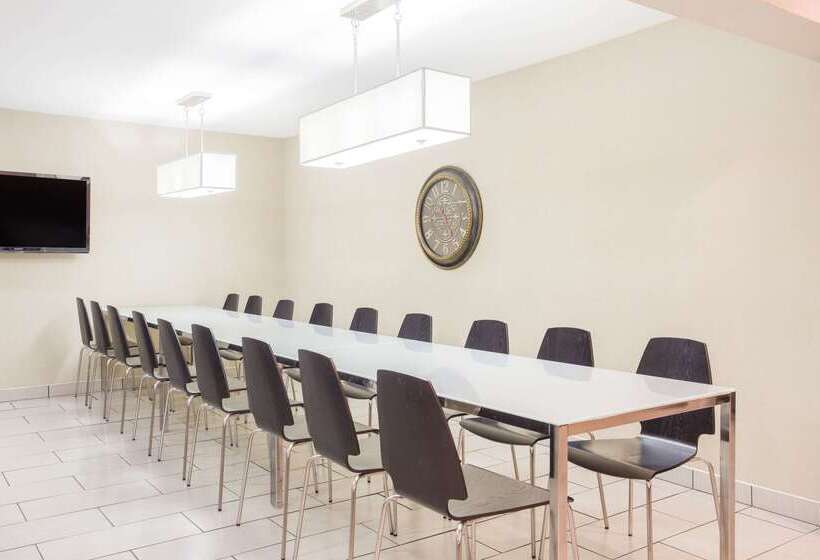 ホテル Super 8 By Wyndham Madison East