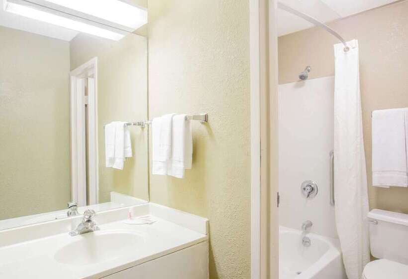 ホテル Super 8 By Wyndham Madison East