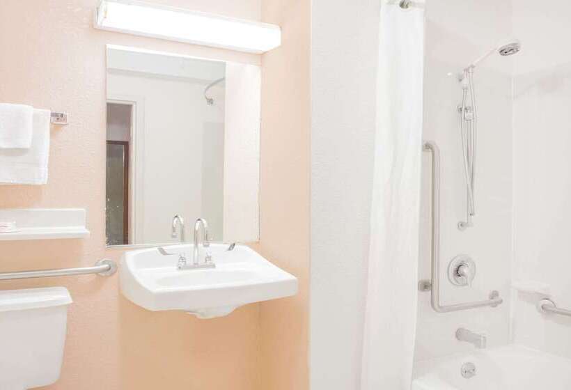 ホテル Super 8 By Wyndham Madison East