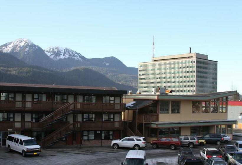 فندق The Driftwood Lodge