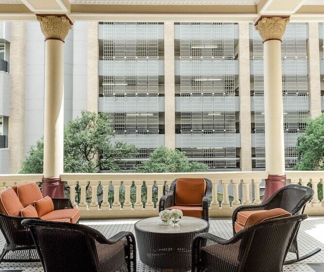 هتل The Driskill