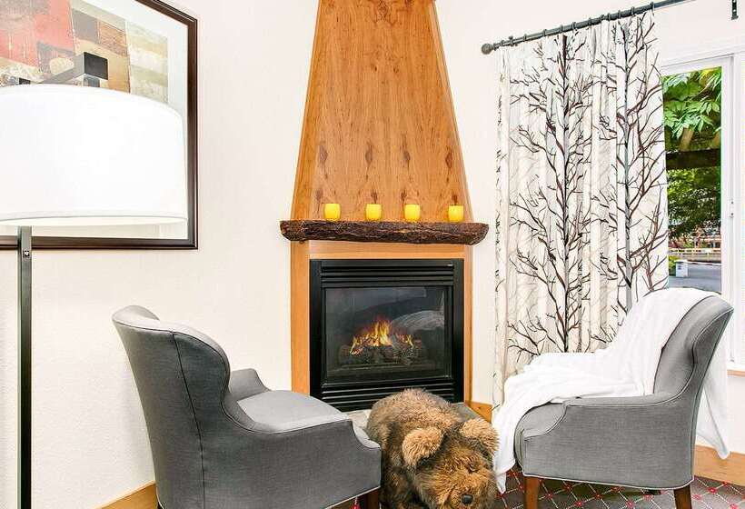 호텔 The Edgewater, A Noble House