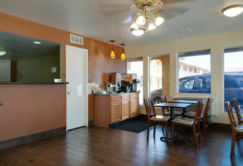 בית מלון כפרי Vagabond Inn Bakersfield