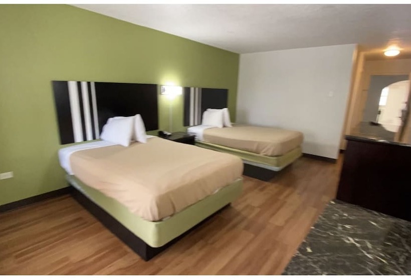 هتل Travelodge By Wyndham Lafayette