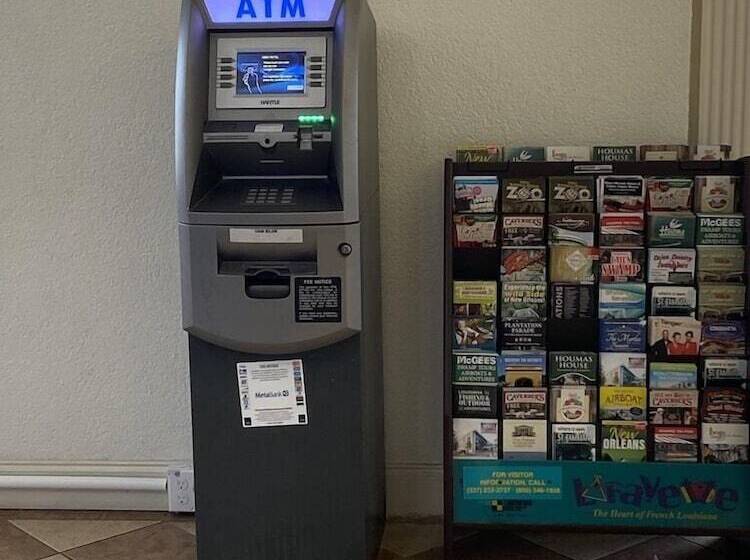 هتل Travelodge By Wyndham Lafayette