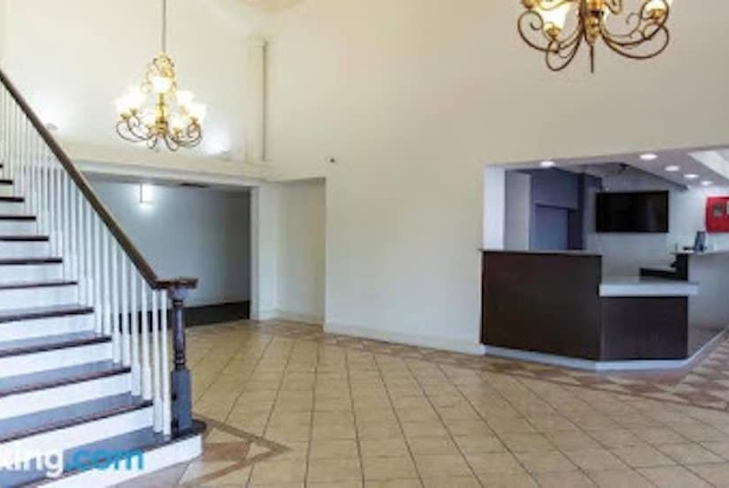 هتل Travelodge By Wyndham Lafayette