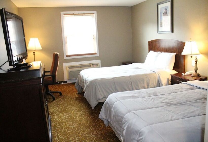 فندق Whalers Inn And Suites