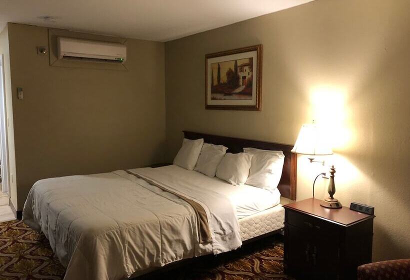 فندق Whalers Inn And Suites