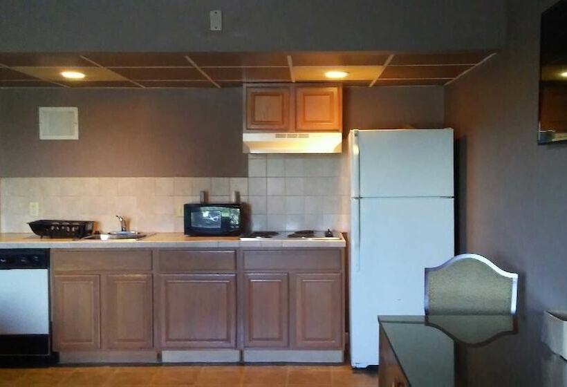 فندق Whalers Inn And Suites