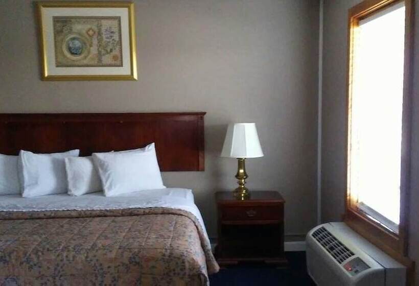 فندق Whalers Inn And Suites