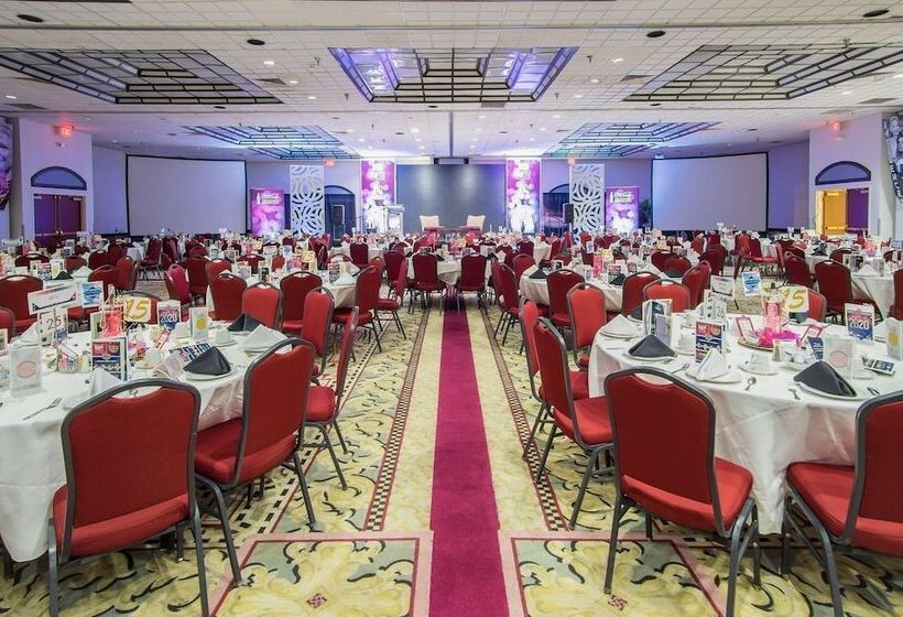 호텔 Wyndham El Paso Airport And Water Park