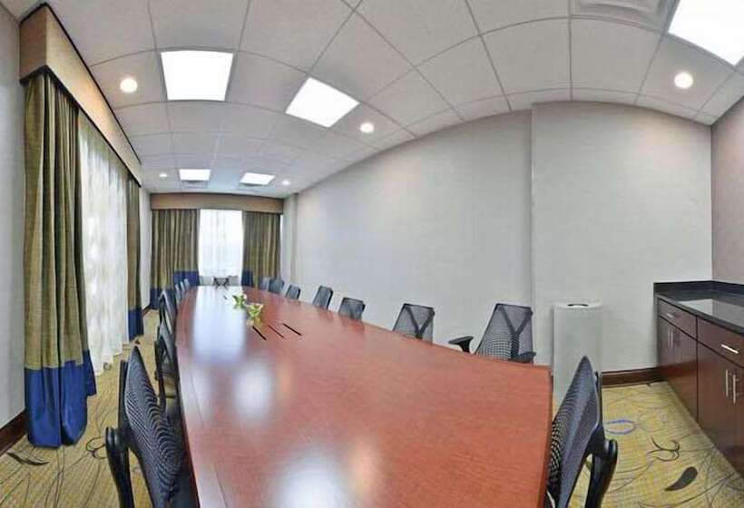 هتل Wyndham Garden Elk Grove Village  O Hare