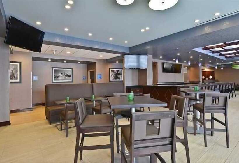 هتل Wyndham Garden Elk Grove Village  O Hare