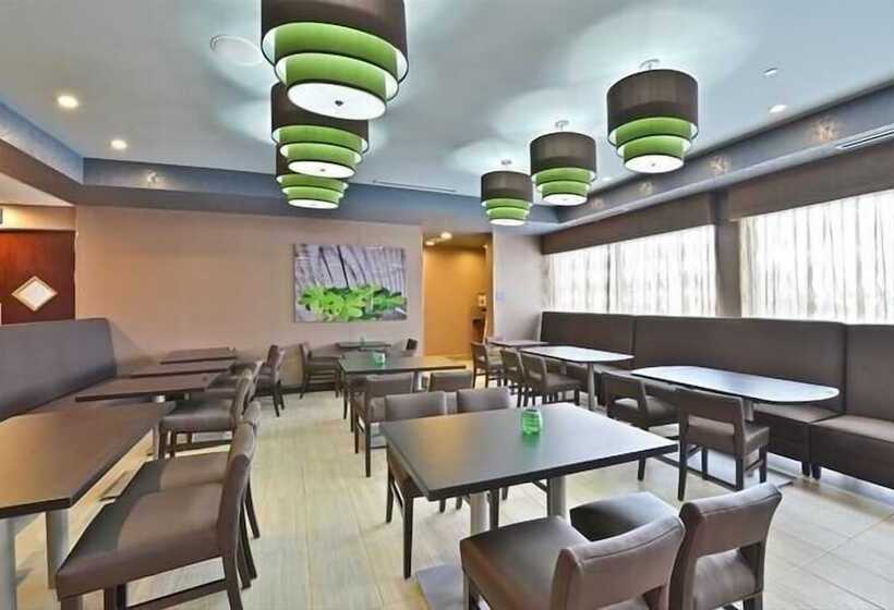 هتل Wyndham Garden Elk Grove Village  O Hare