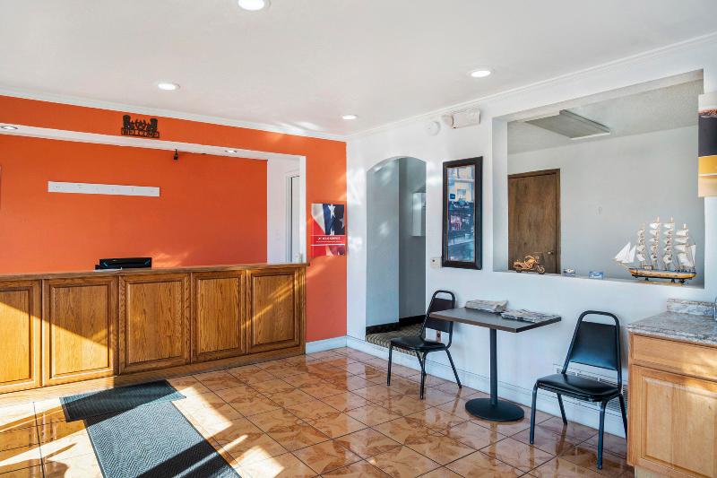 Отель Oyo Townhouse Dodge City Ks