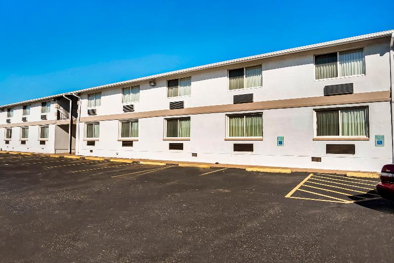 Отель Oyo Townhouse Dodge City Ks