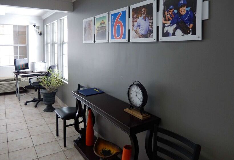 Motel 6 Mcgraw, Ny   Cortland