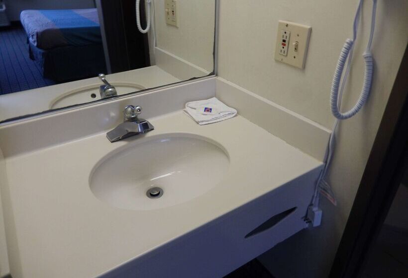 Motel 6 Mcgraw, Ny   Cortland