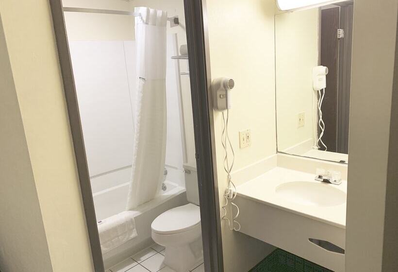 Motel 6 Mcgraw, Ny   Cortland