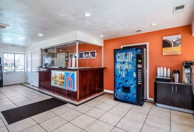 Motel 6 Portsmouth, Va