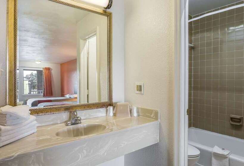 Motel 6 Portsmouth, Va