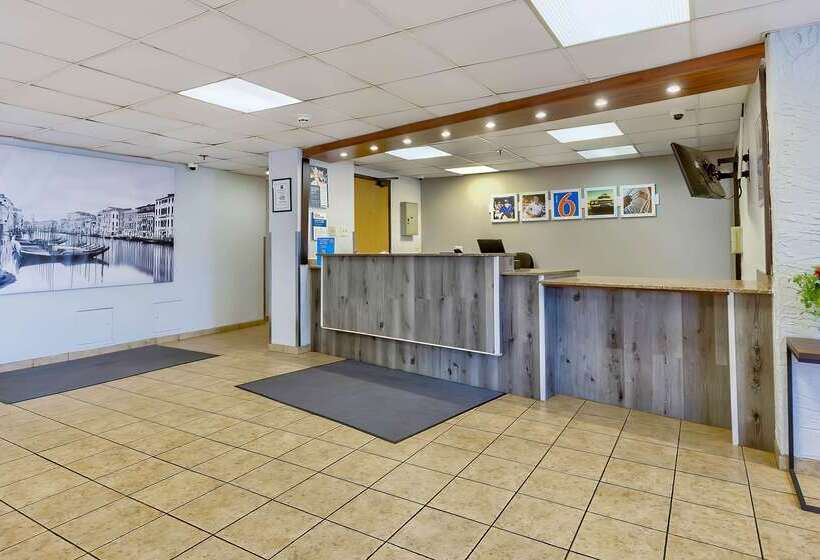 Motel 6milwaukee, Wi  Glendale