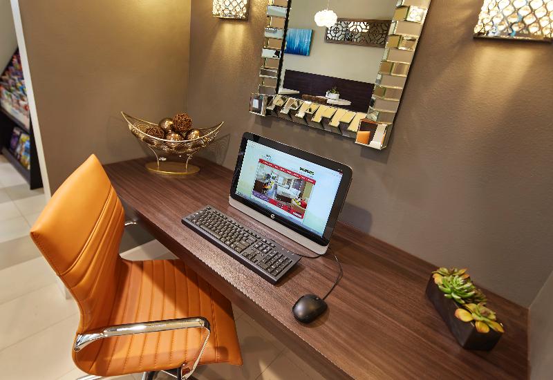 فندق على الطريق Eden Roc Inn & Suites Near The Maingate