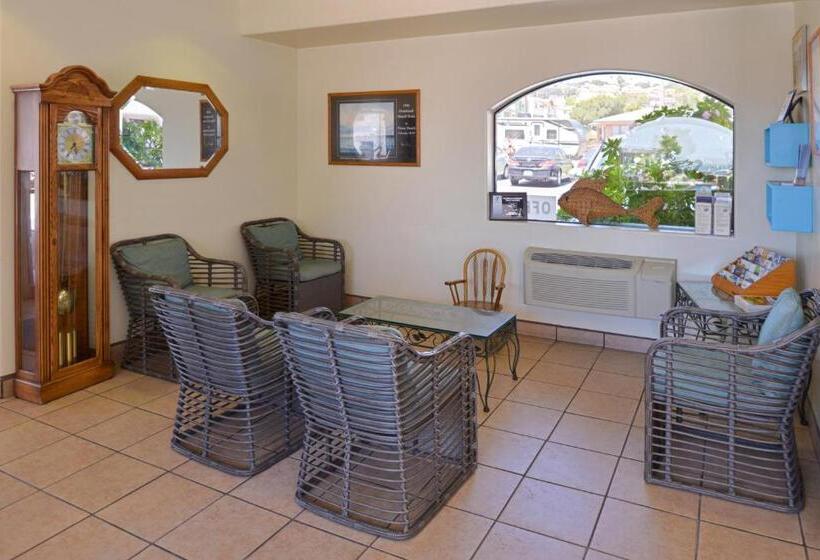 فندق على الطريق Edgewater Inn And Suites