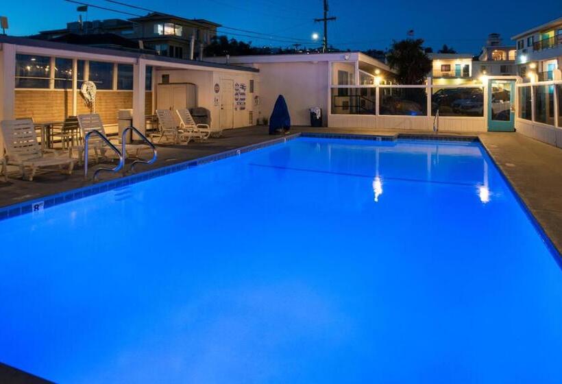 فندق على الطريق Edgewater Inn And Suites