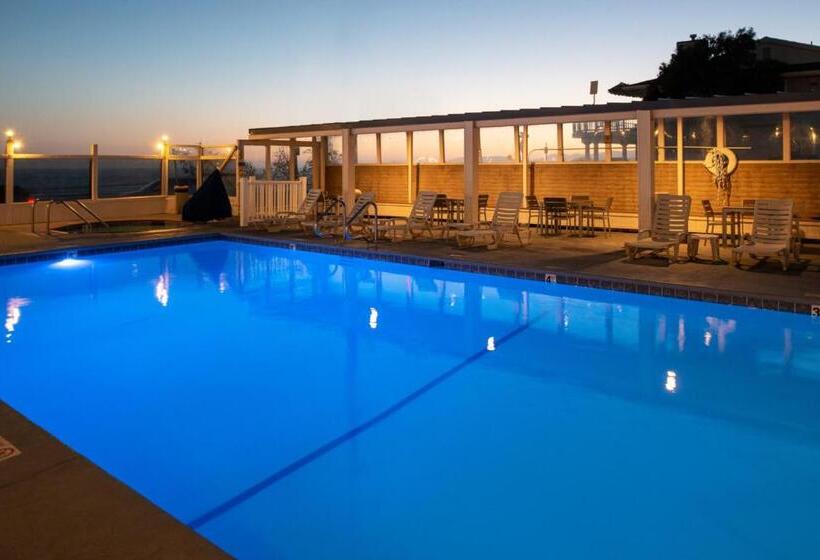 فندق على الطريق Edgewater Inn And Suites