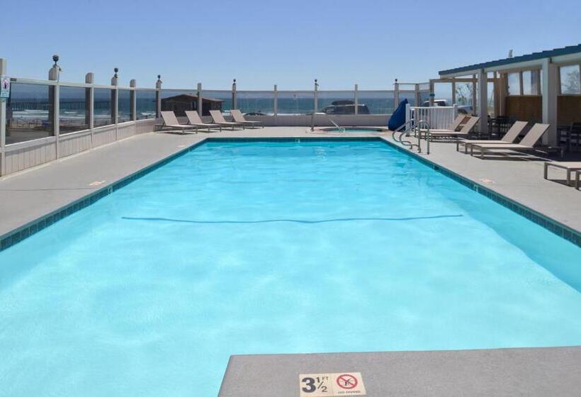 فندق على الطريق Edgewater Inn And Suites