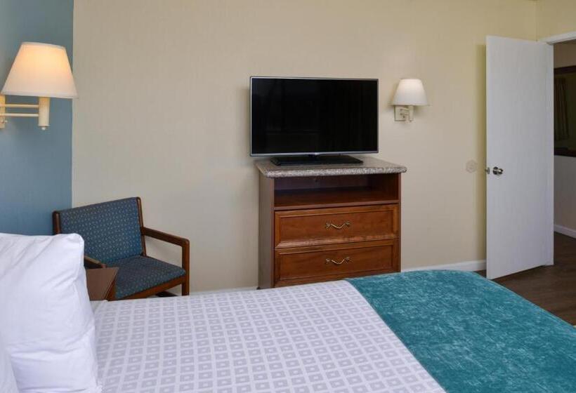 فندق على الطريق Edgewater Inn And Suites