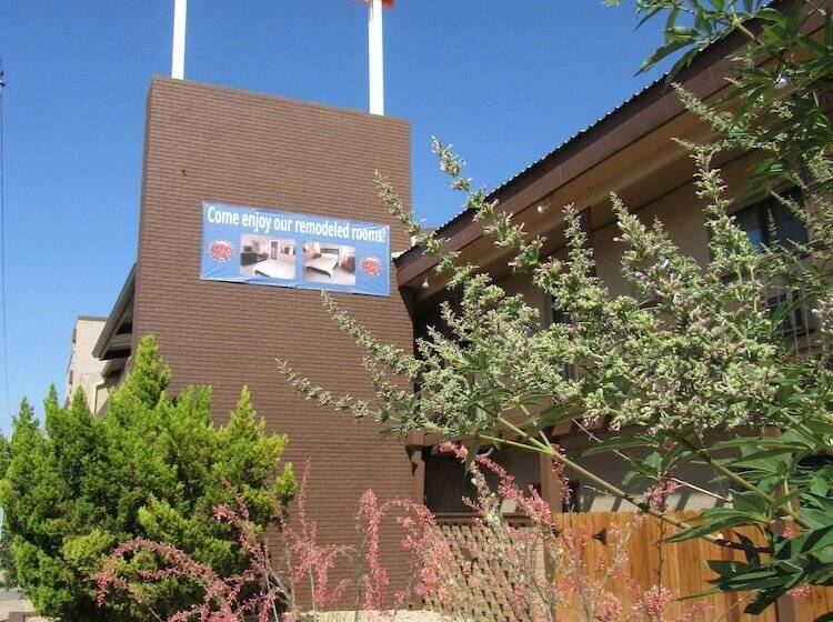 فندق على الطريق El Patio Inn