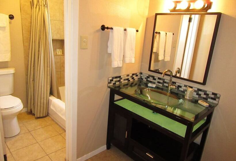 فندق على الطريق El Patio Inn