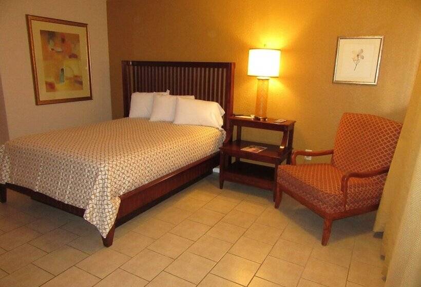 فندق على الطريق El Patio Inn