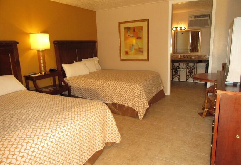 فندق على الطريق El Patio Inn