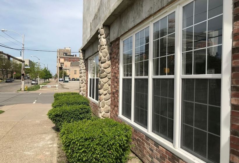 فندق على الطريق Western Inn