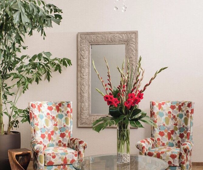 Palm Mountain Resort & Spa