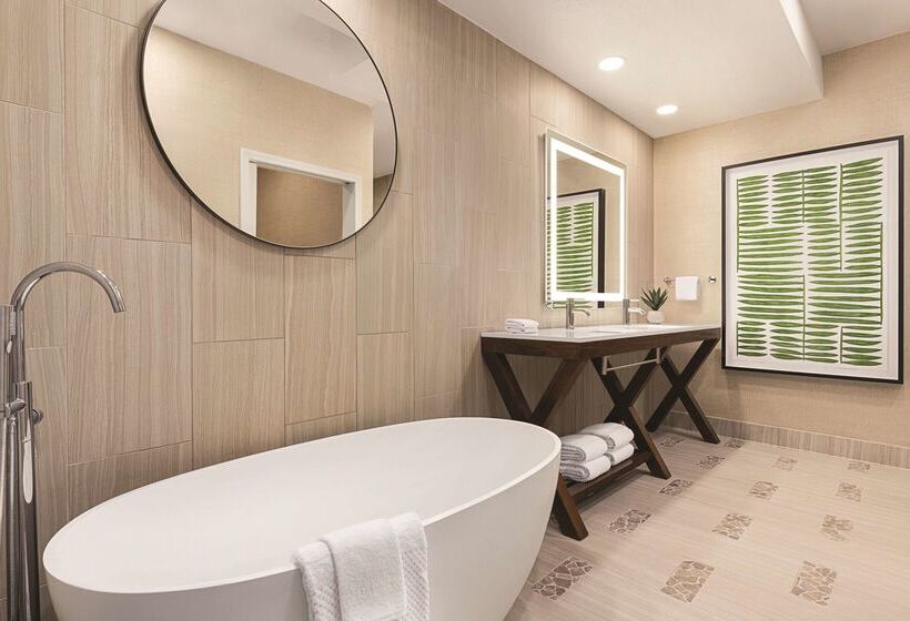 استراحتگاه Zachari Dunes On Mandalay Beach, Curio Collection By Hilton