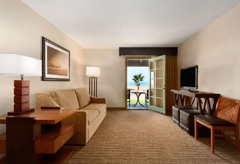 استراحتگاه Zachari Dunes On Mandalay Beach, Curio Collection By Hilton