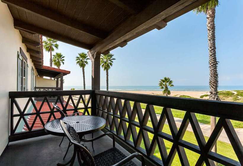 استراحتگاه Zachari Dunes On Mandalay Beach, Curio Collection By Hilton