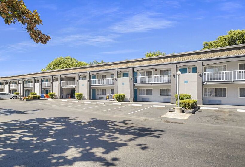 Surestay Plus Hotel By Best Western Sacramento North