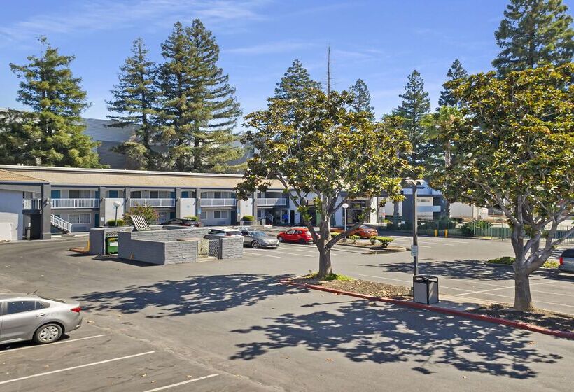 Surestay Plus Hotel By Best Western Sacramento North