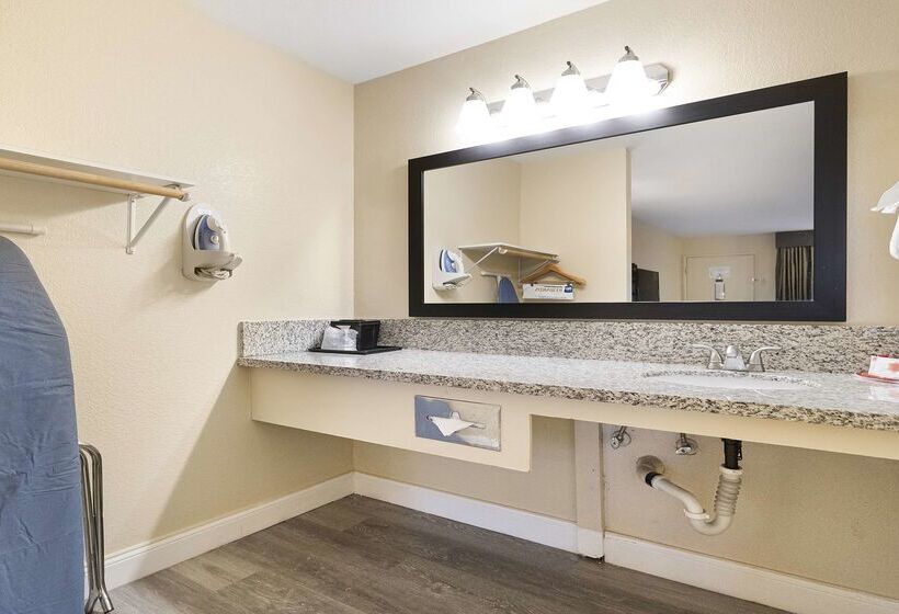 Surestay Plus Hotel By Best Western Sacramento North