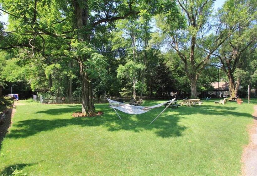 The Earl Of Sandwich Motel